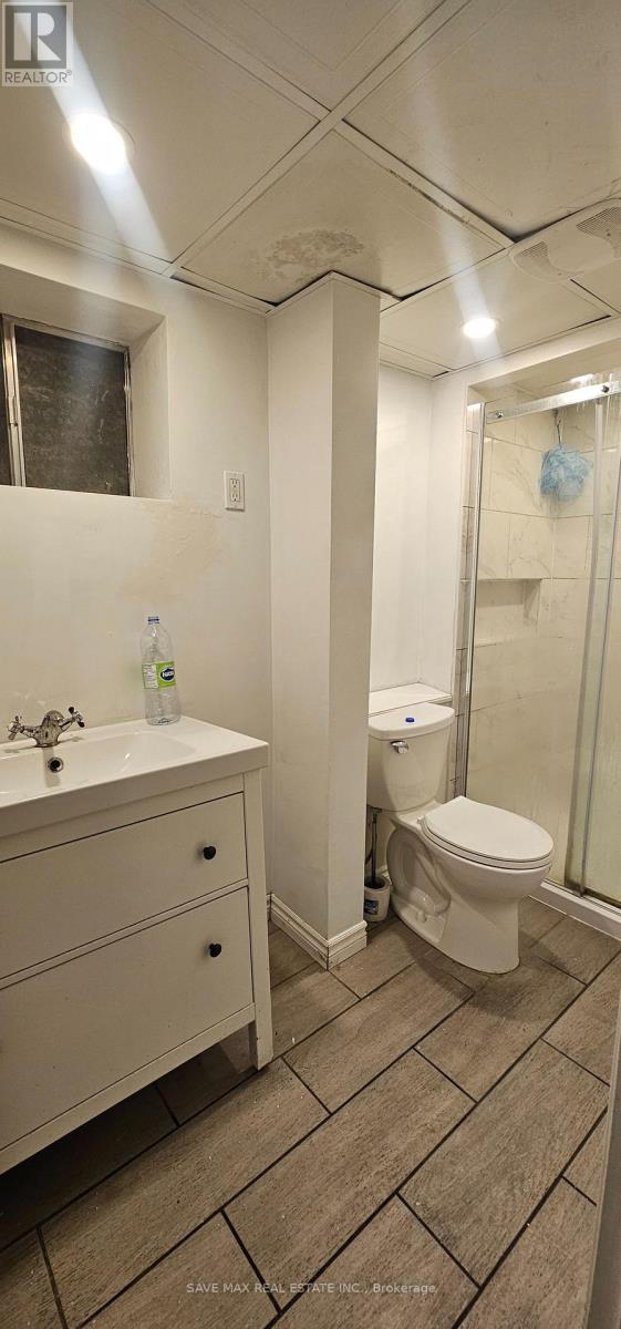 43 Braemar Drive, Brampton, ON - Indoor Photo Showing Bathroom