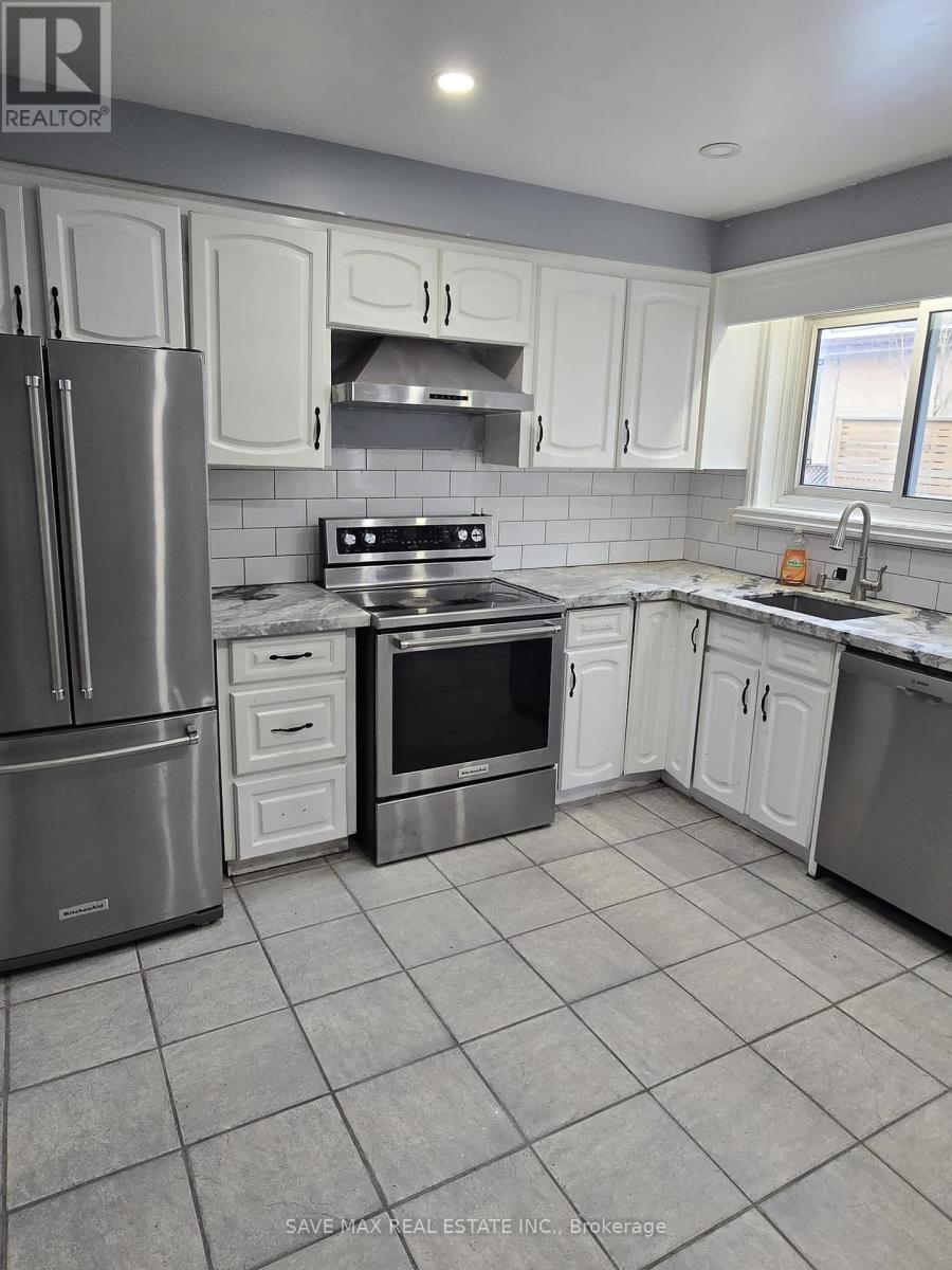 43 Braemar Drive, Brampton, ON - Indoor Photo Showing Kitchen