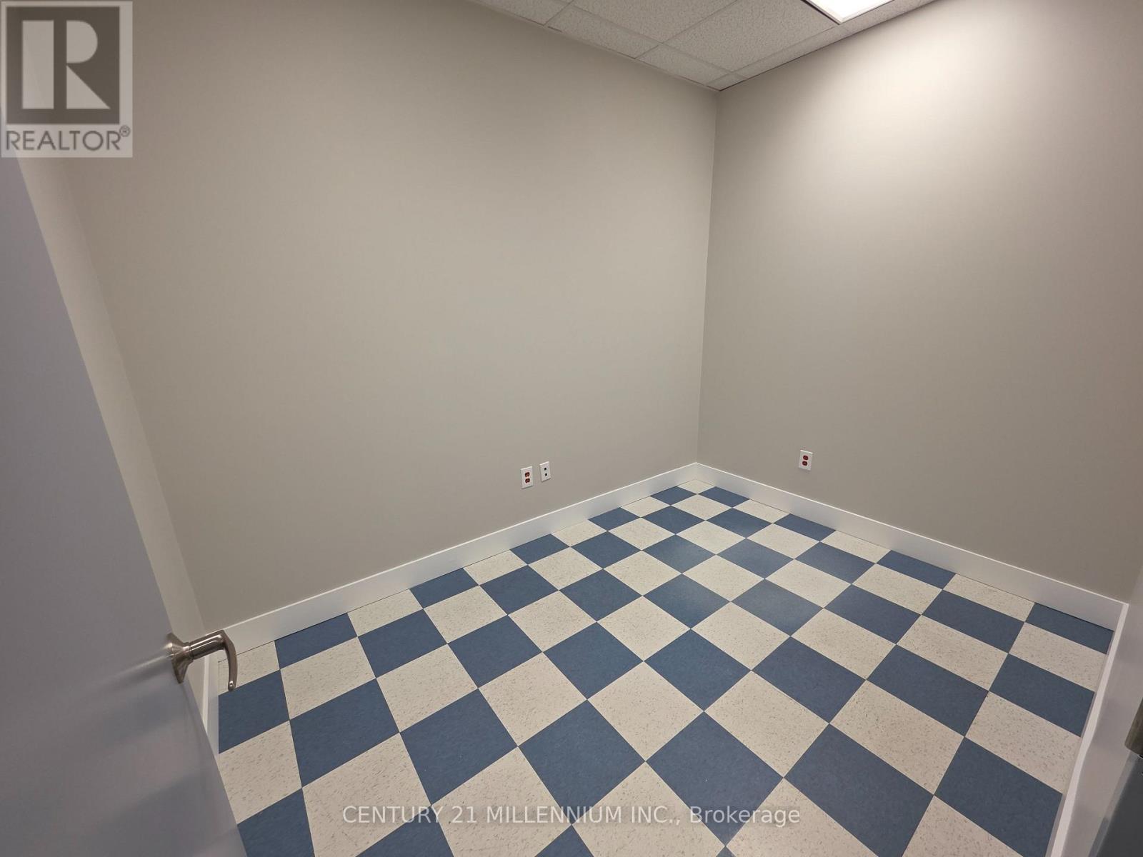 212 - 2250 Bovaird Drive E, Brampton, ON