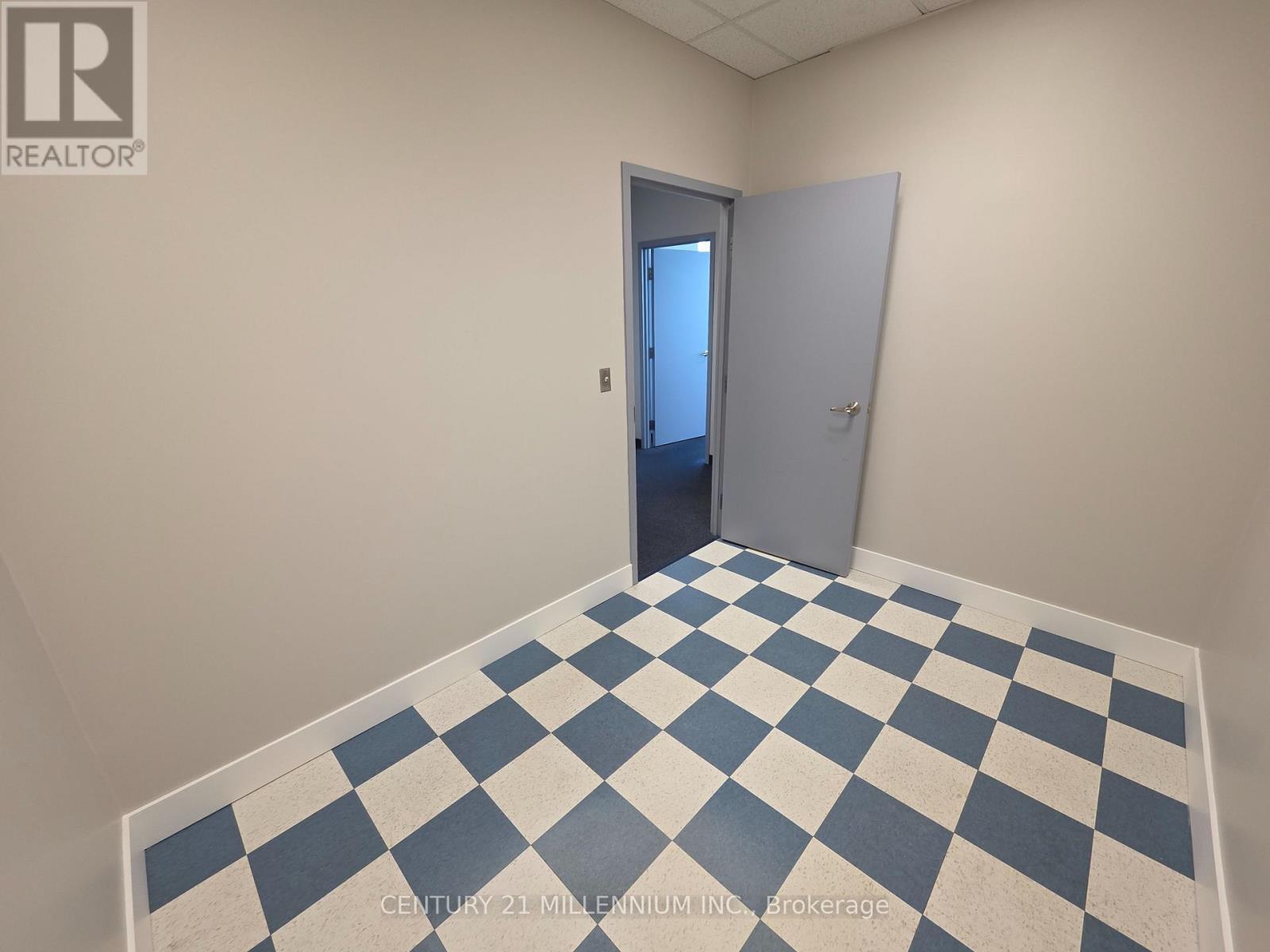 212 - 2250 Bovaird Drive E, Brampton, ON