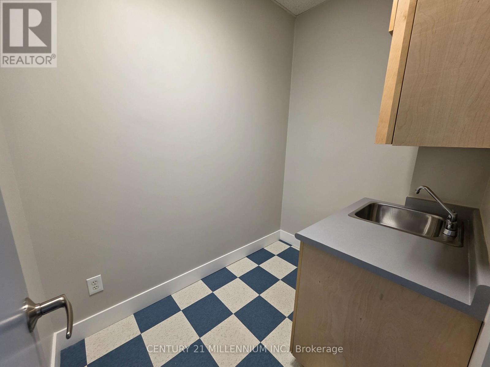 212 - 2250 Bovaird Drive E, Brampton, ON