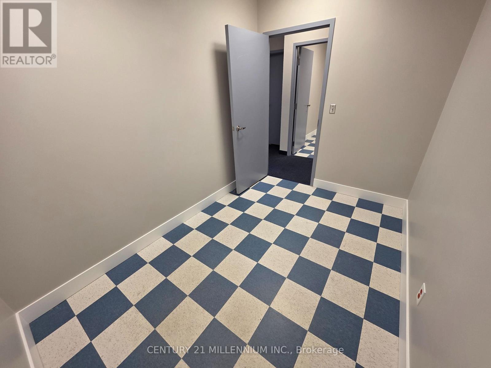 212 - 2250 Bovaird Drive E, Brampton, ON