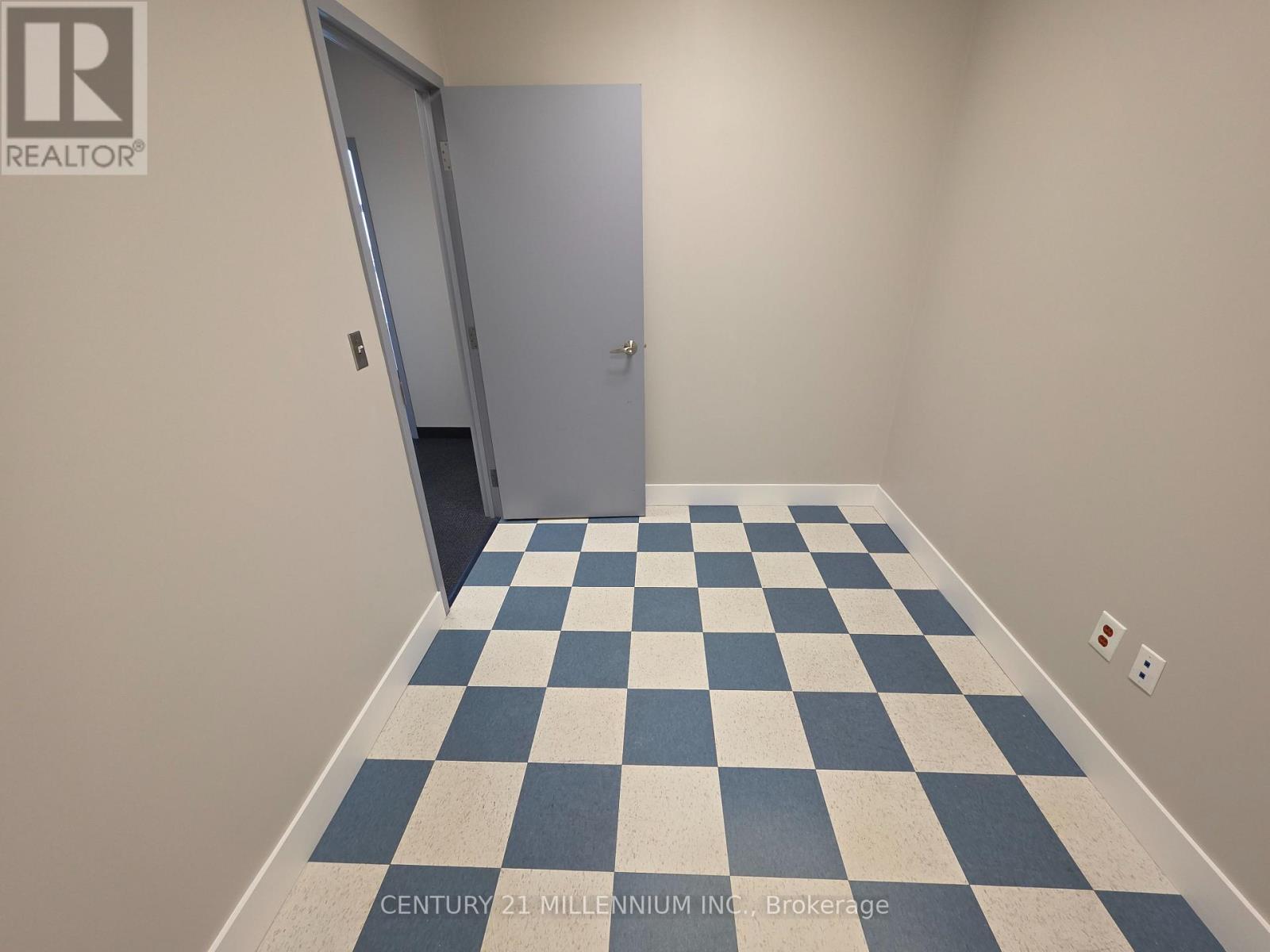 212 - 2250 Bovaird Drive E, Brampton, ON