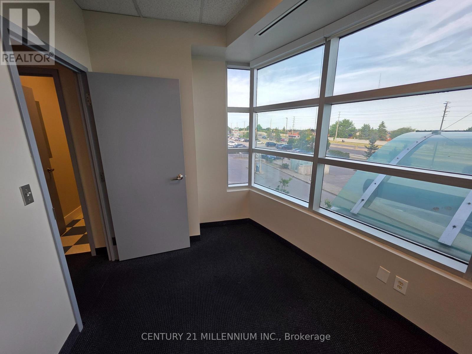 212 - 2250 Bovaird Drive E, Brampton, ON