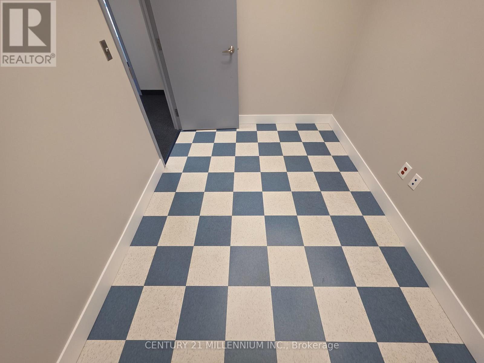 212 - 2250 Bovaird Drive E, Brampton, ON