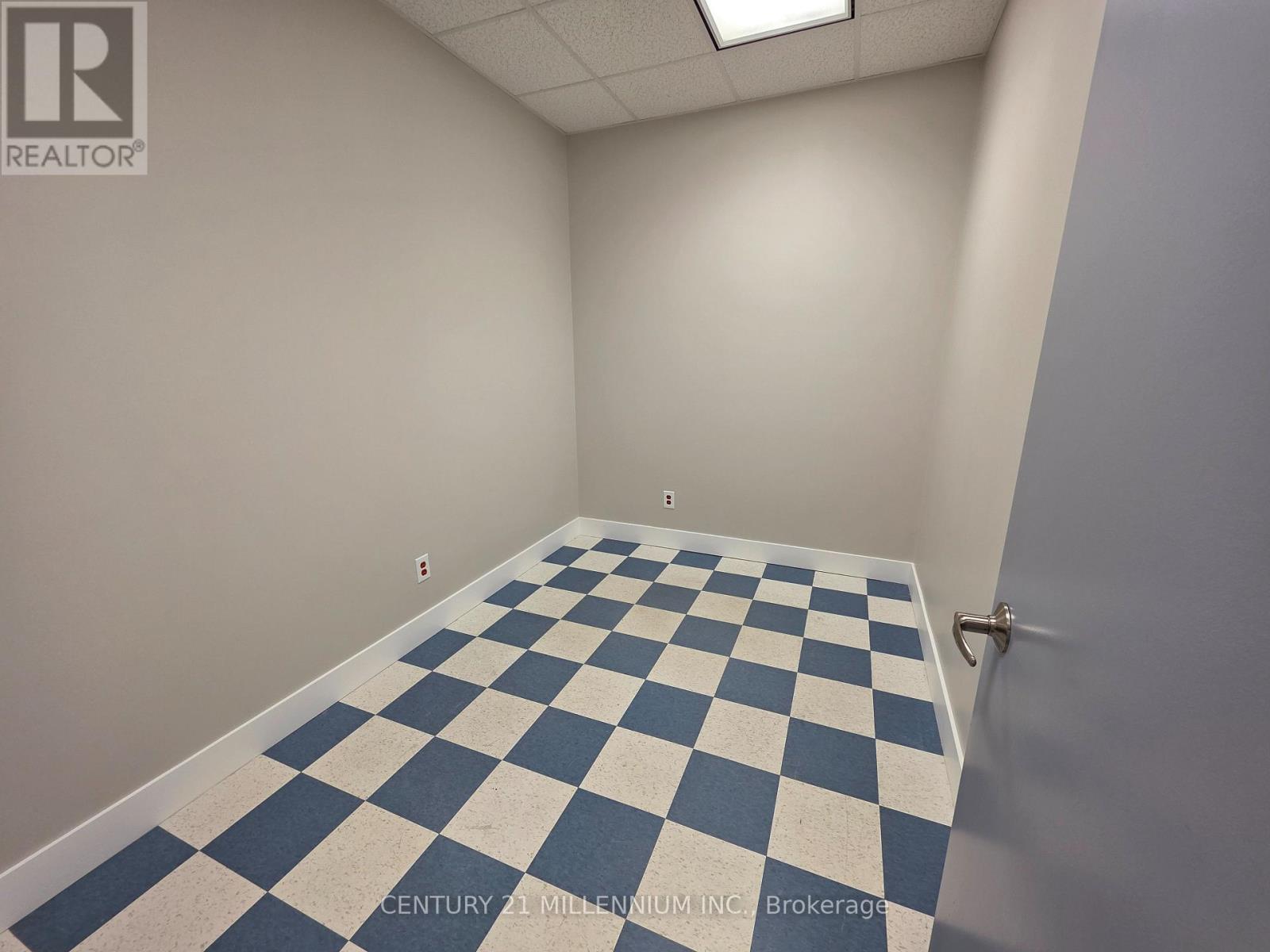 212 - 2250 Bovaird Drive E, Brampton, ON