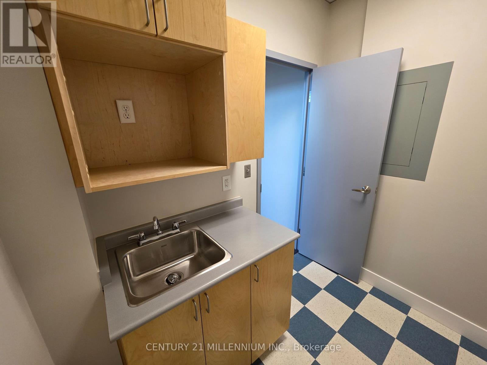 212 - 2250 Bovaird Drive E, Brampton, ON