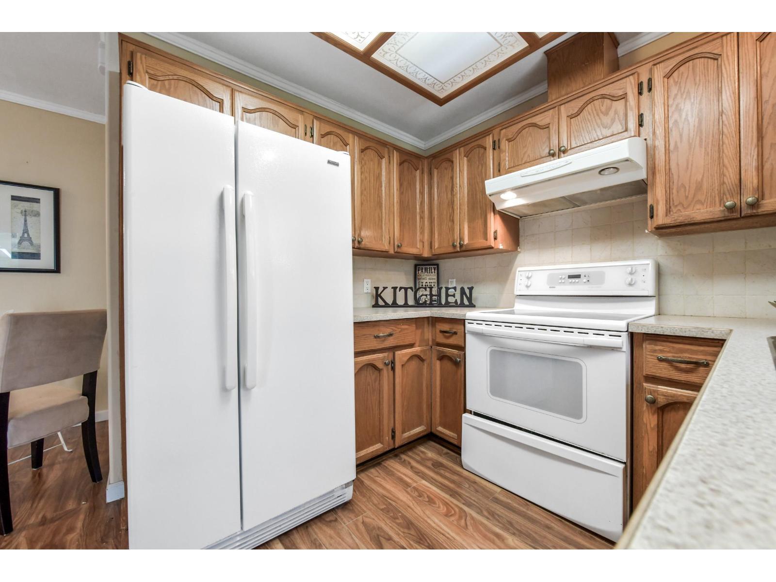 6043 174 Street, Surrey, BC - Indoor Photo Showing Kitchen