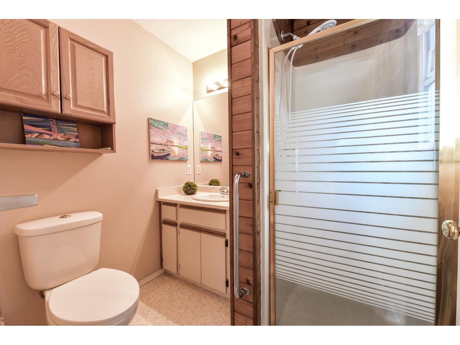 6043 174 Street, Surrey, BC - Indoor Photo Showing Bathroom