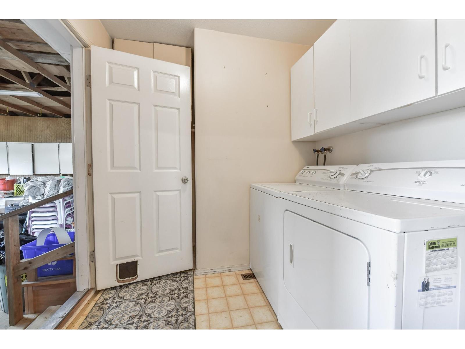 6043 174 Street, Surrey, BC - Indoor Photo Showing Laundry Room