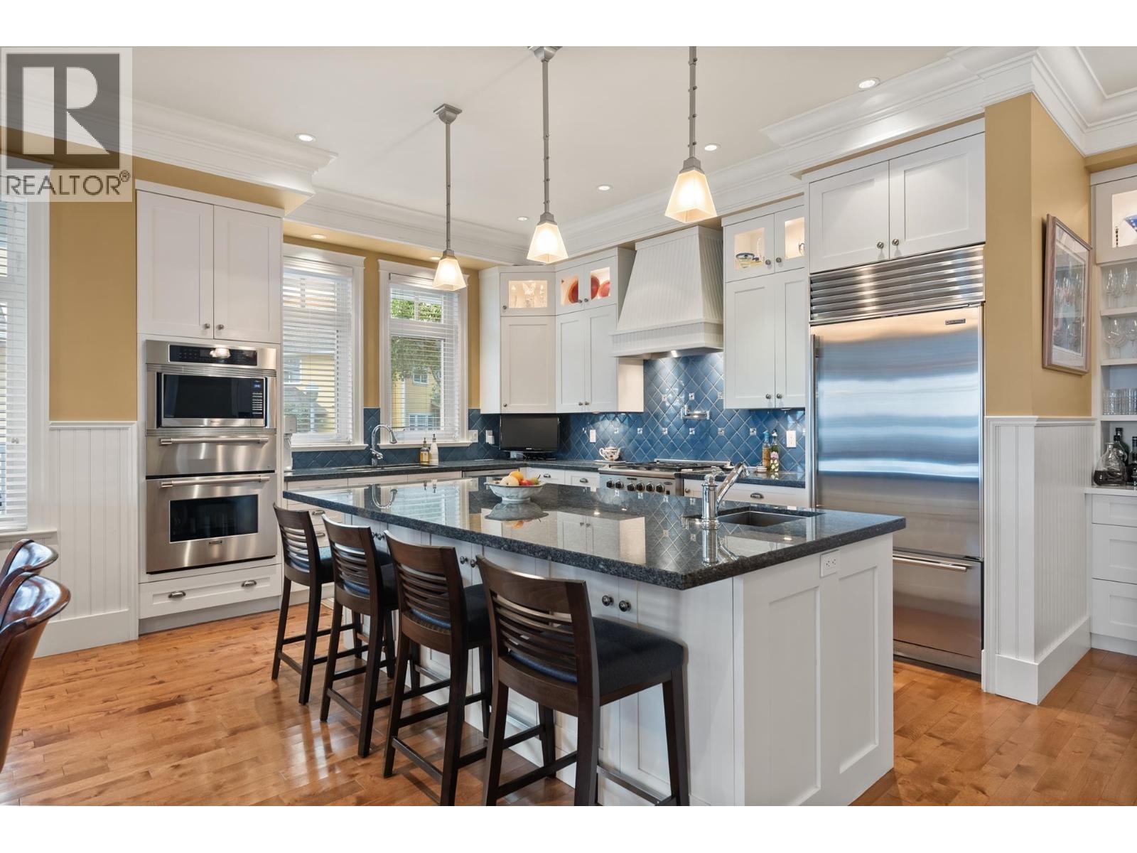 6461 Dyke Road, Richmond, BC - Indoor Photo Showing Kitchen With Upgraded Kitchen