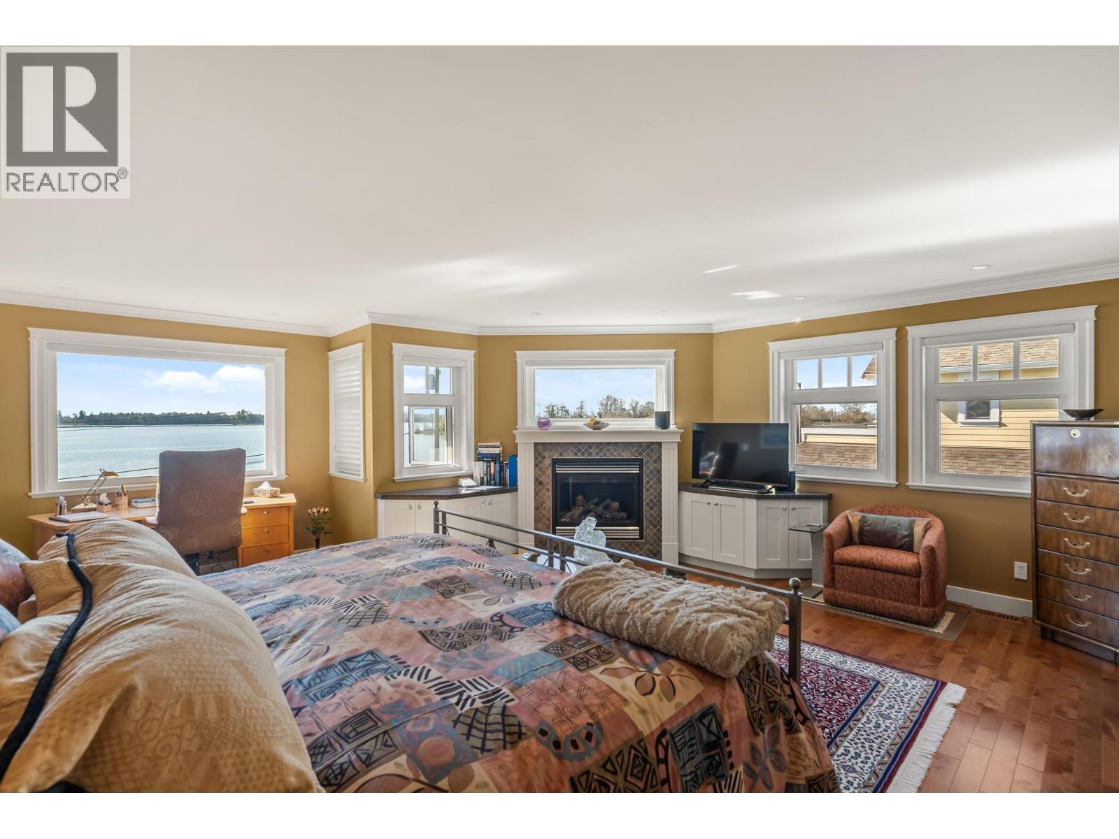 6461 Dyke Road, Richmond, BC - Indoor Photo Showing Bedroom With Fireplace