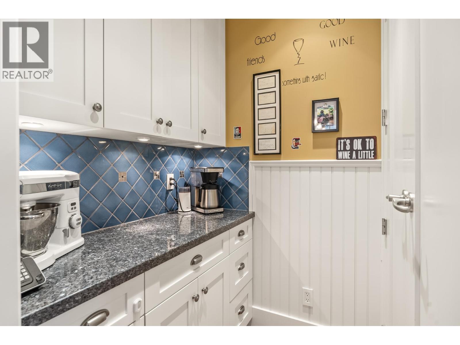 6461 Dyke Road, Richmond, BC - Indoor Photo Showing Kitchen
