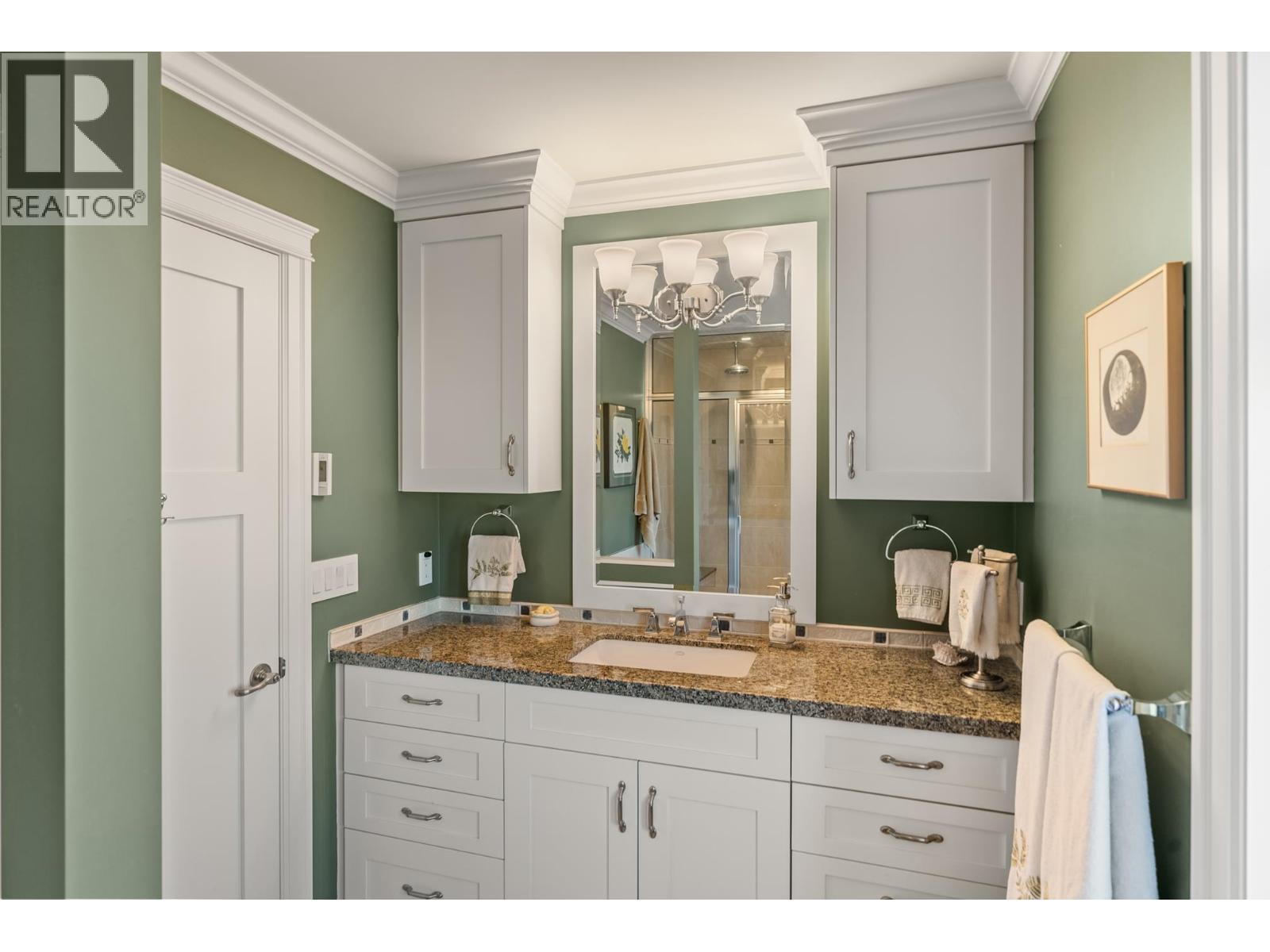 6461 Dyke Road, Richmond, BC - Indoor Photo Showing Bathroom