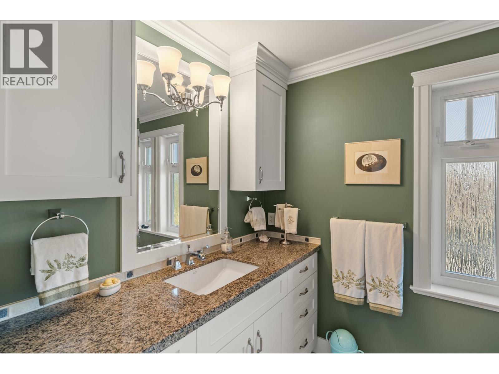 6461 Dyke Road, Richmond, BC - Indoor Photo Showing Bathroom