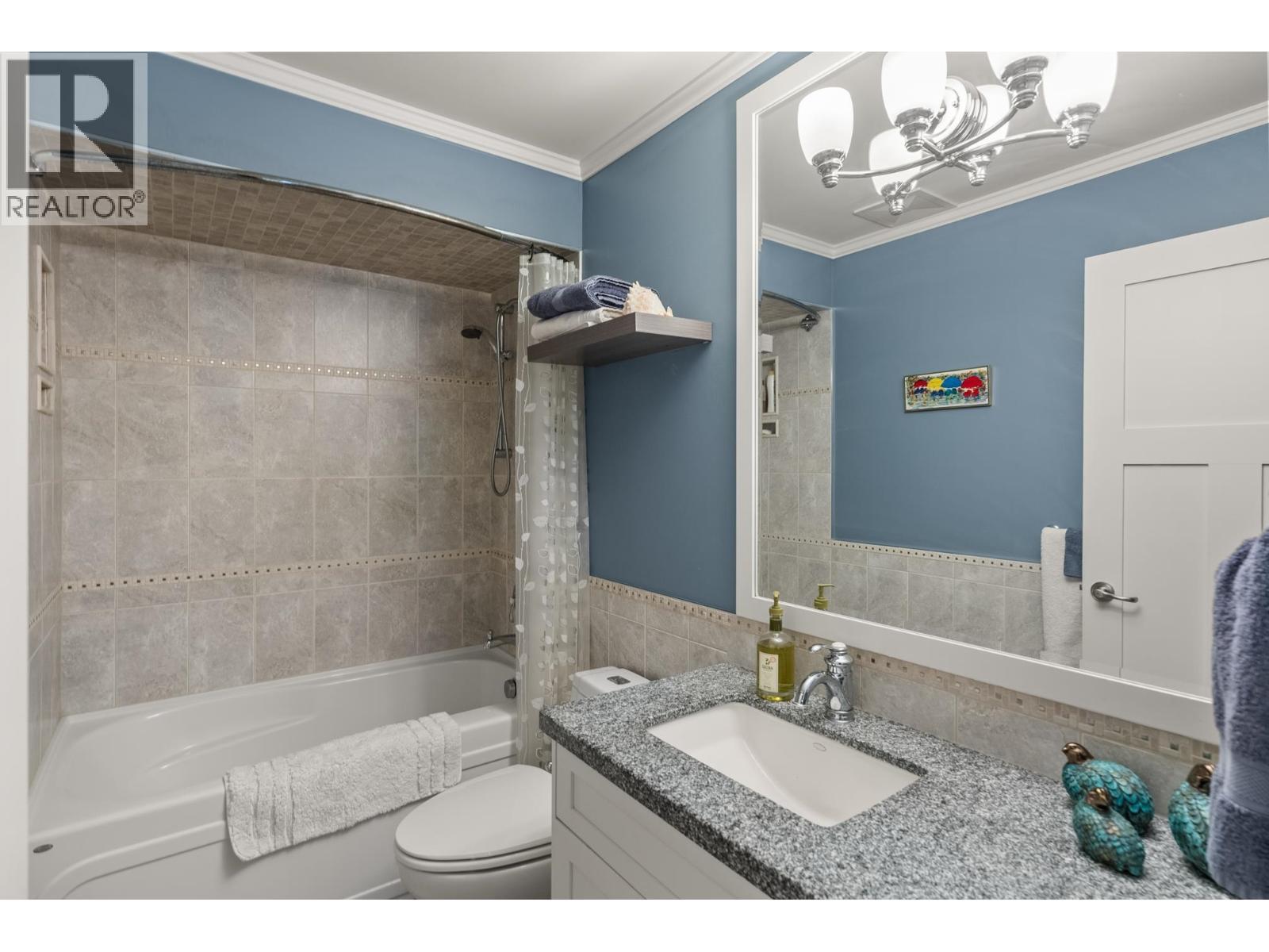 6461 Dyke Road, Richmond, BC - Indoor Photo Showing Bathroom