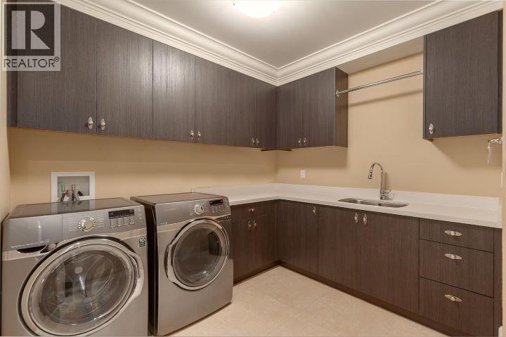 1167 Eyremount Drive, West Vancouver, BC - Indoor Photo Showing Laundry Room
