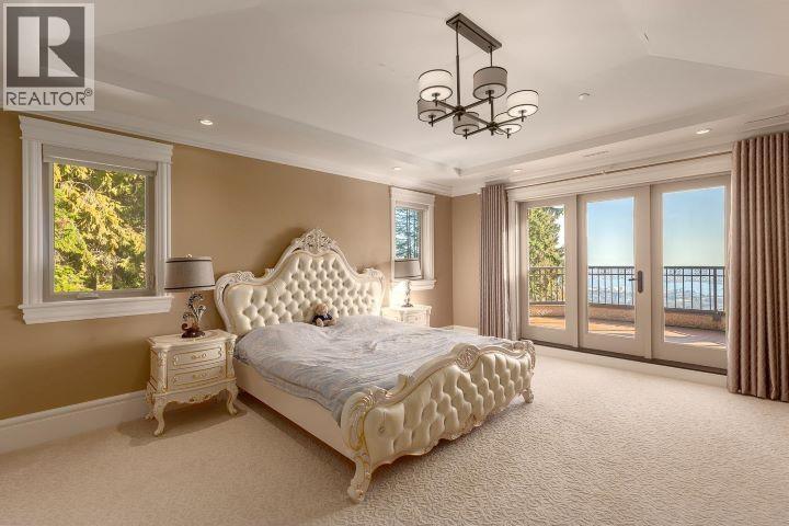 1167 Eyremount Drive, West Vancouver, BC - Indoor Photo Showing Bedroom