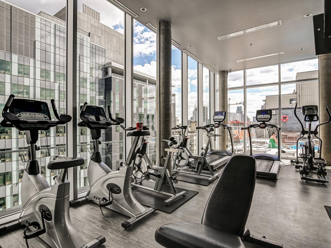 Exercise room - 508-1150 Rue St-Denis, Montréal (Ville-Marie), QC - Indoor Photo Showing Gym Room