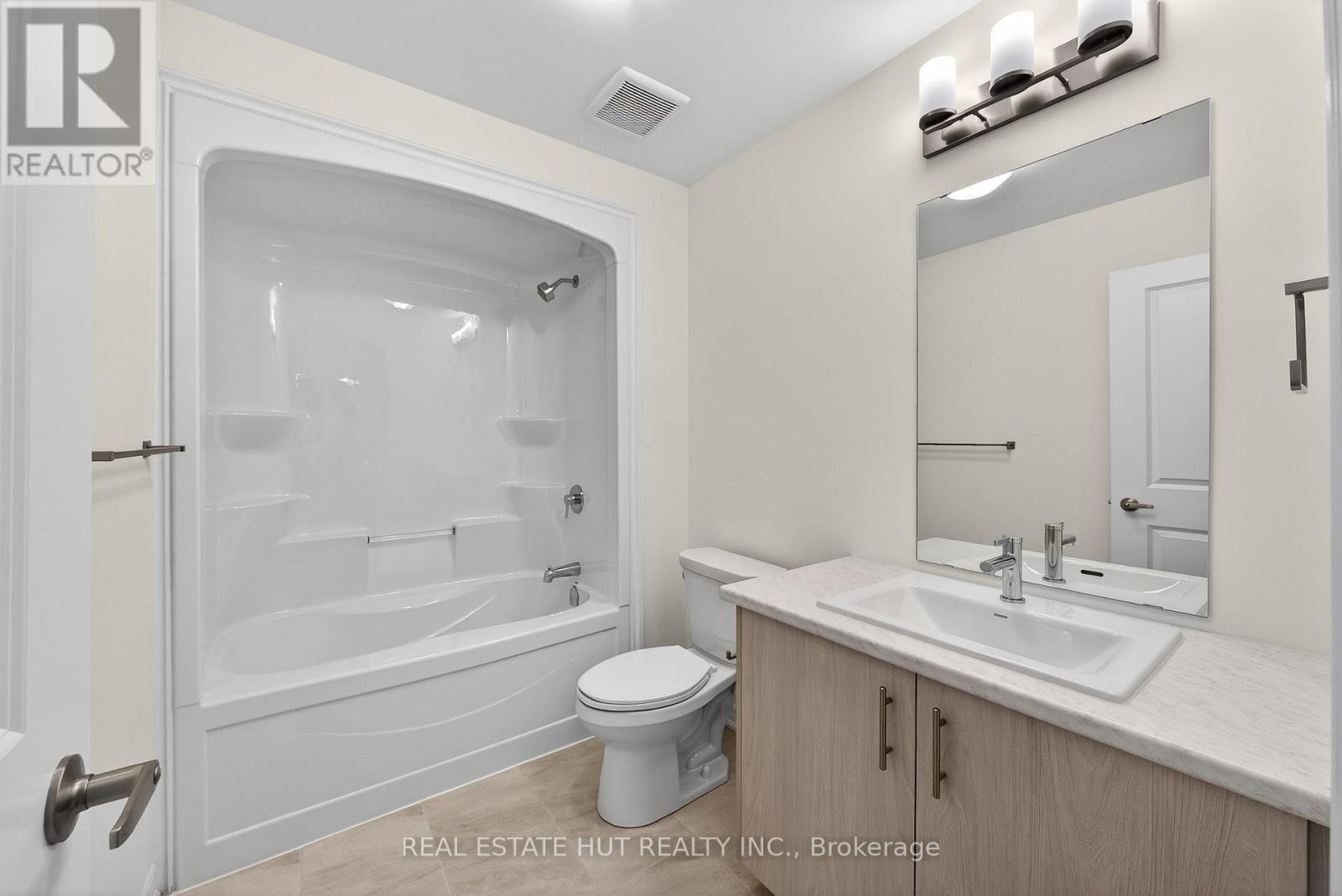 3241 Parker Avenue, Fort Erie, ON - Indoor Photo Showing Bathroom
