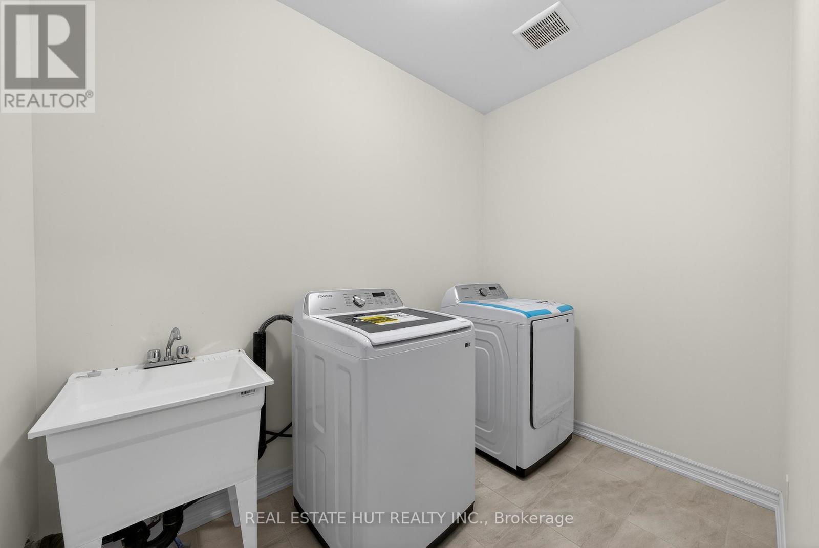 3241 Parker Avenue, Fort Erie, ON - Indoor Photo Showing Laundry Room