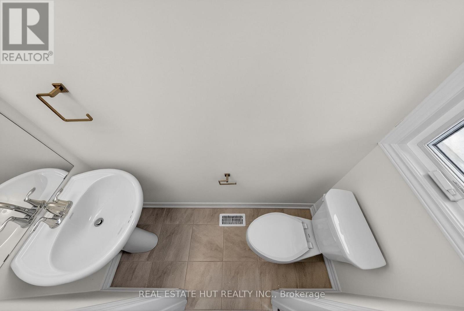 3241 Parker Avenue, Fort Erie, ON - Indoor Photo Showing Bathroom