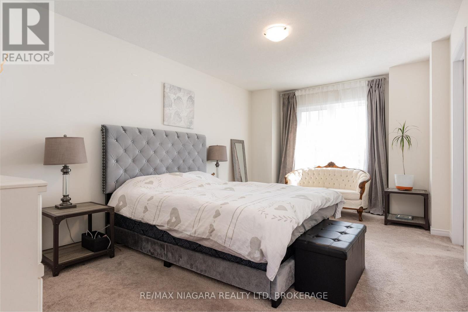 8719 Sourgum Avenue, Niagara Falls (Brown), ON - Indoor Photo Showing Bedroom