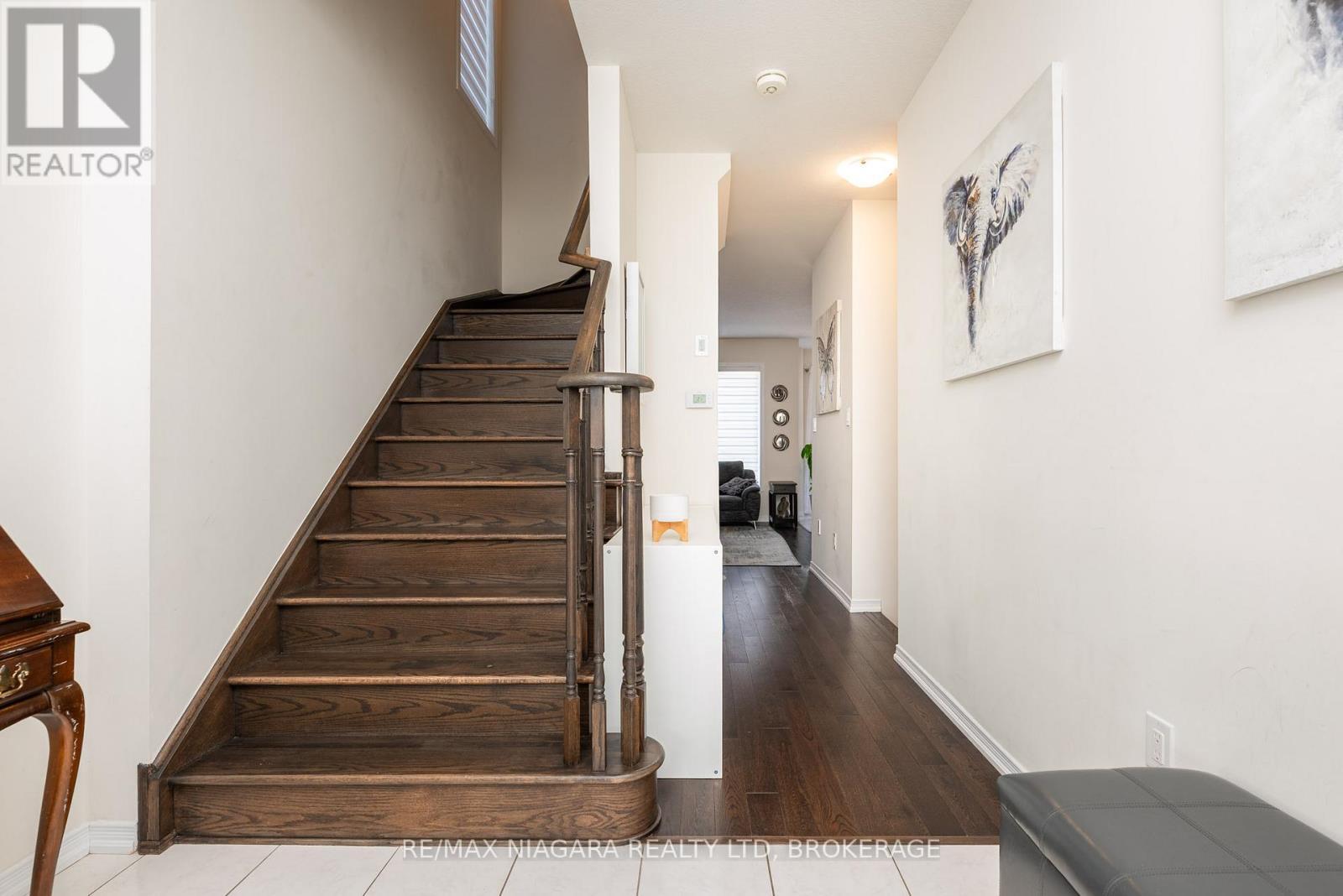 8719 Sourgum Avenue, Niagara Falls (Brown), ON - Indoor Photo Showing Other Room