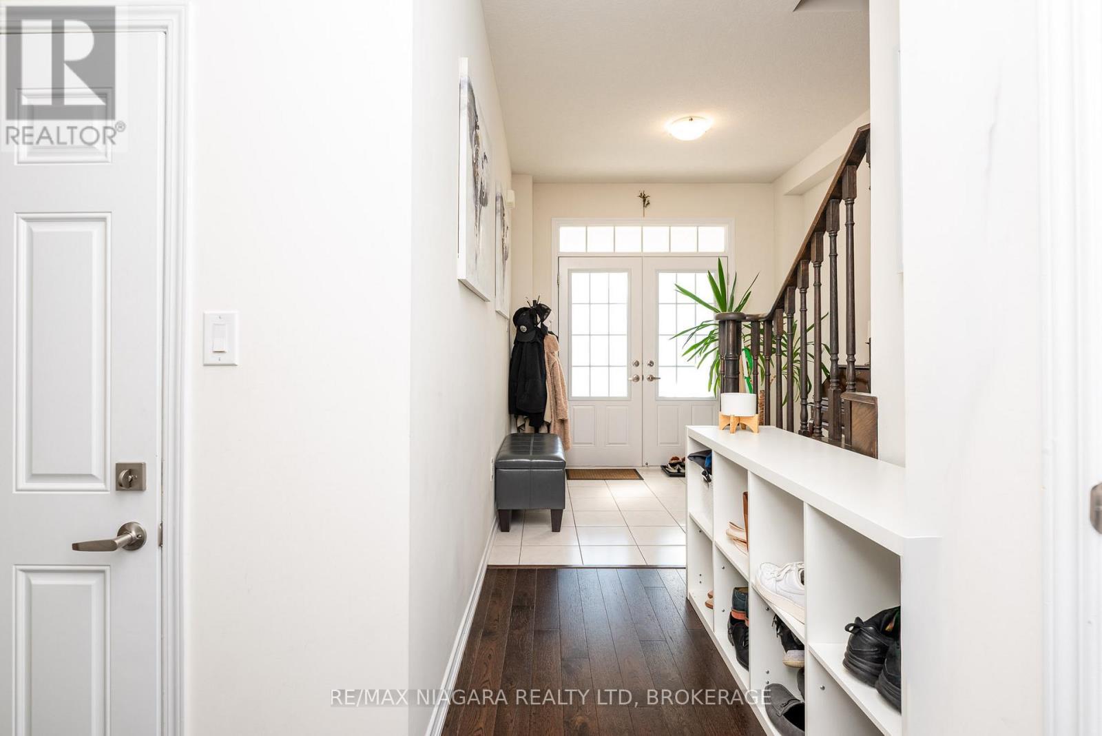 8719 Sourgum Avenue, Niagara Falls (Brown), ON - Indoor Photo Showing Other Room