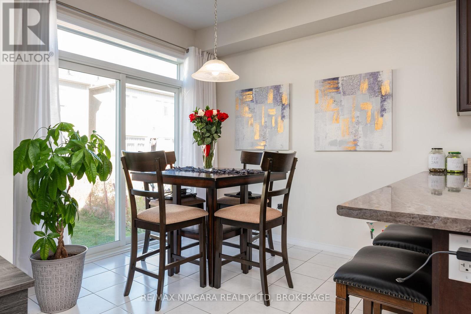 8719 Sourgum Avenue, Niagara Falls (Brown), ON - Indoor Photo Showing Dining Room