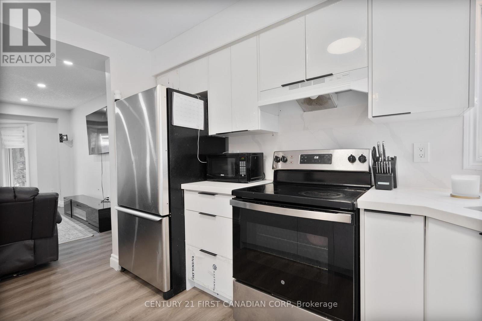 345 Banbury Crescent, London South (South T), ON - Indoor Photo Showing Kitchen