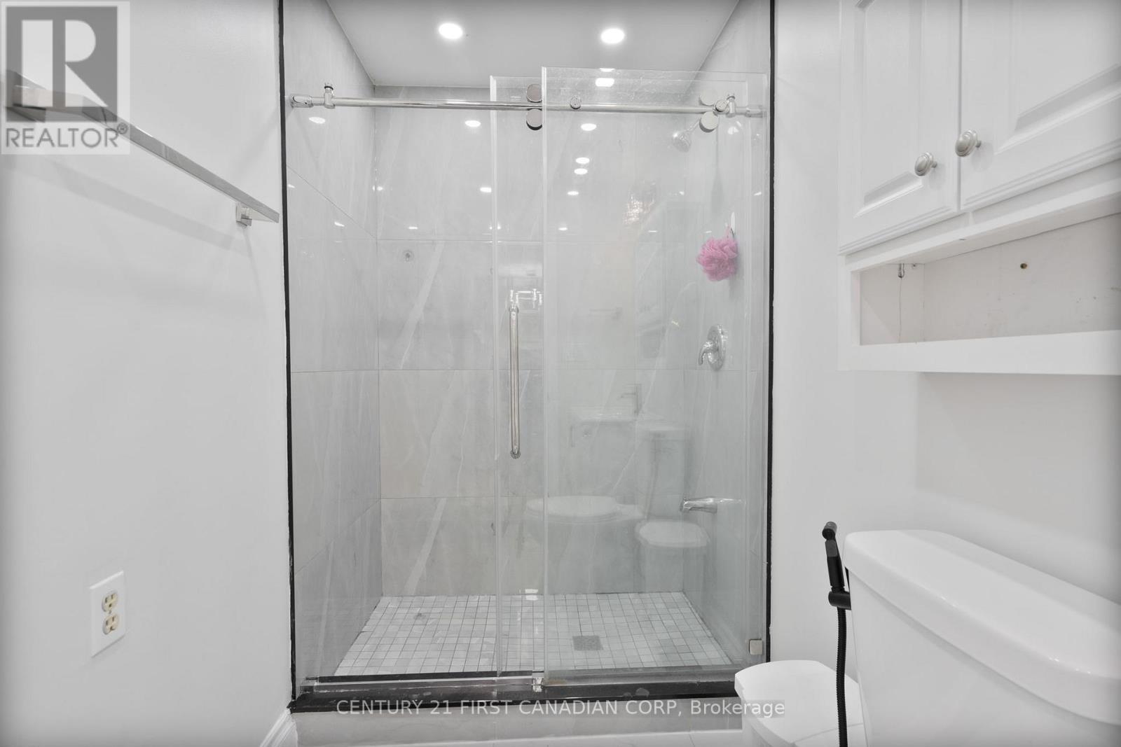 345 Banbury Crescent, London South (South T), ON - Indoor Photo Showing Bathroom