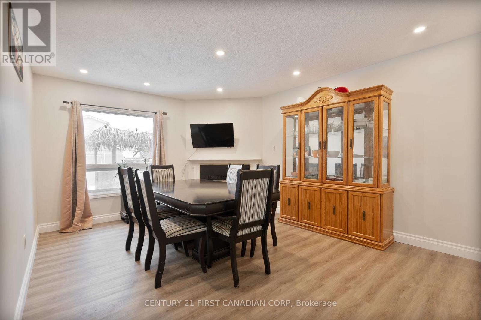 345 Banbury Crescent, London South (South T), ON - Indoor Photo Showing Dining Room