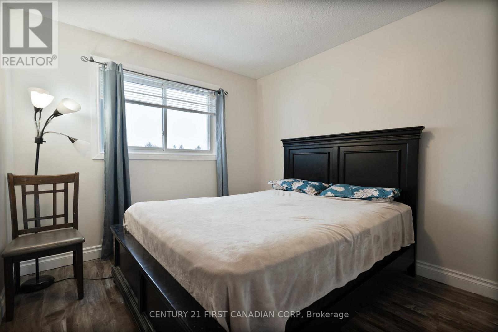 345 Banbury Crescent, London South (South T), ON - Indoor Photo Showing Bedroom
