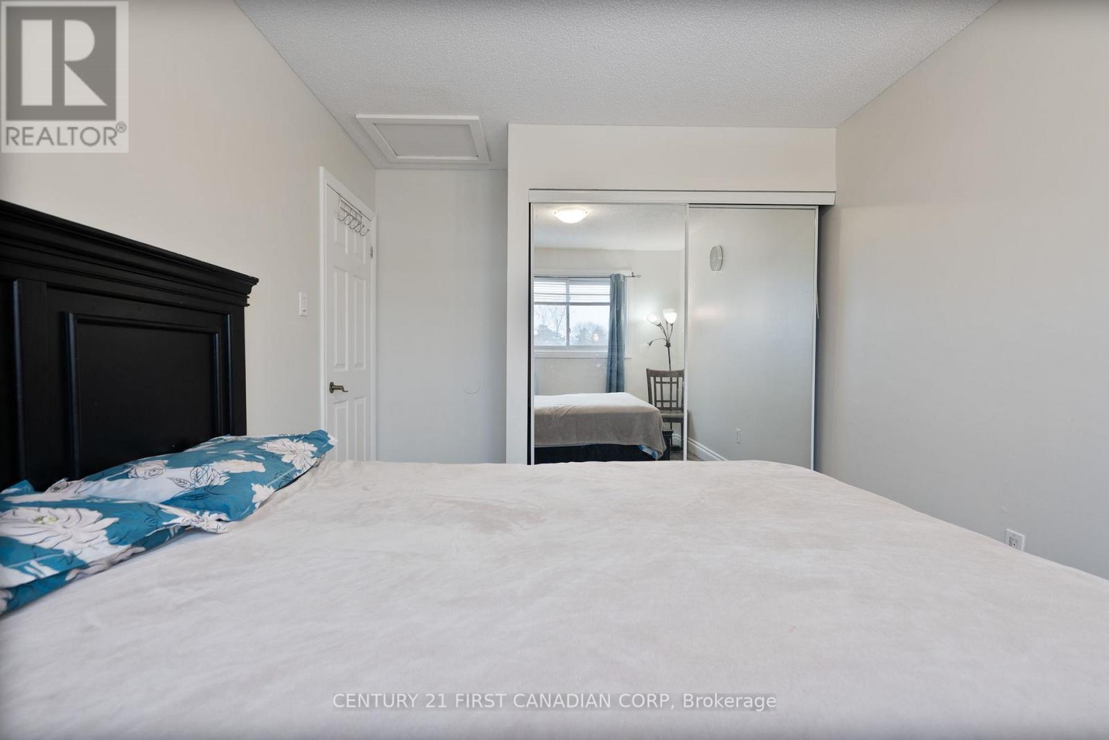 345 Banbury Crescent, London South (South T), ON - Indoor Photo Showing Bedroom