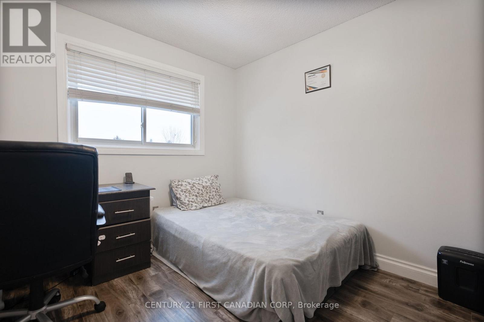 345 Banbury Crescent, London South (South T), ON - Indoor Photo Showing Bedroom