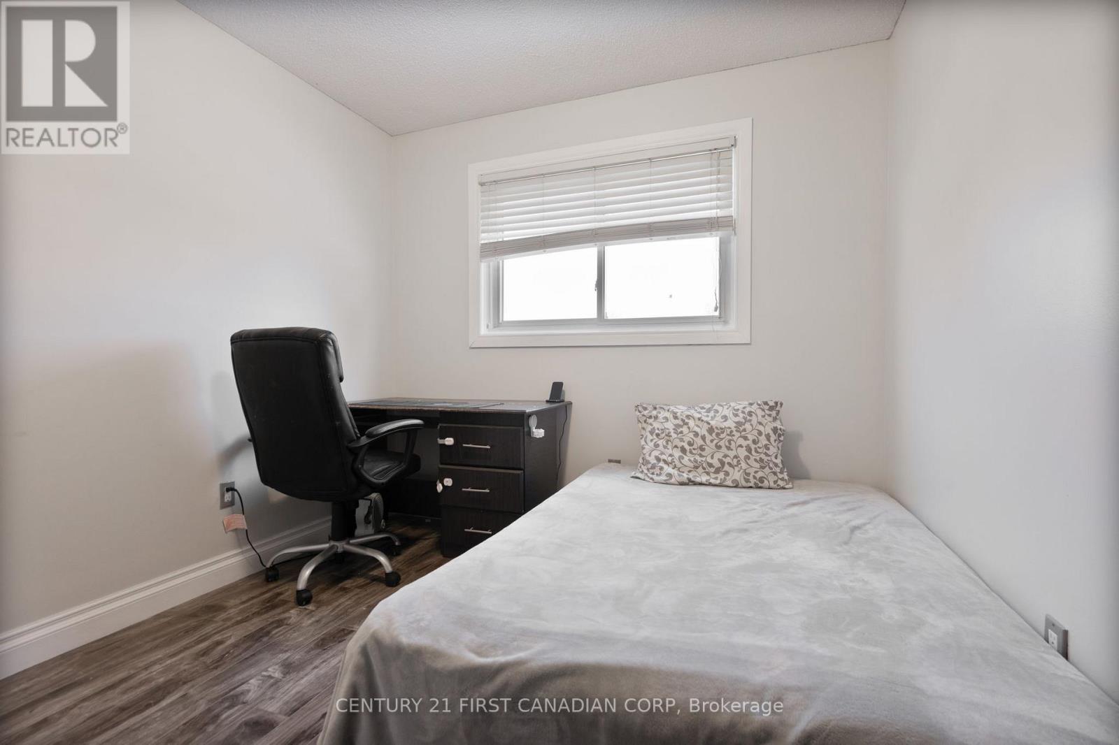 345 Banbury Crescent, London South (South T), ON - Indoor Photo Showing Bedroom