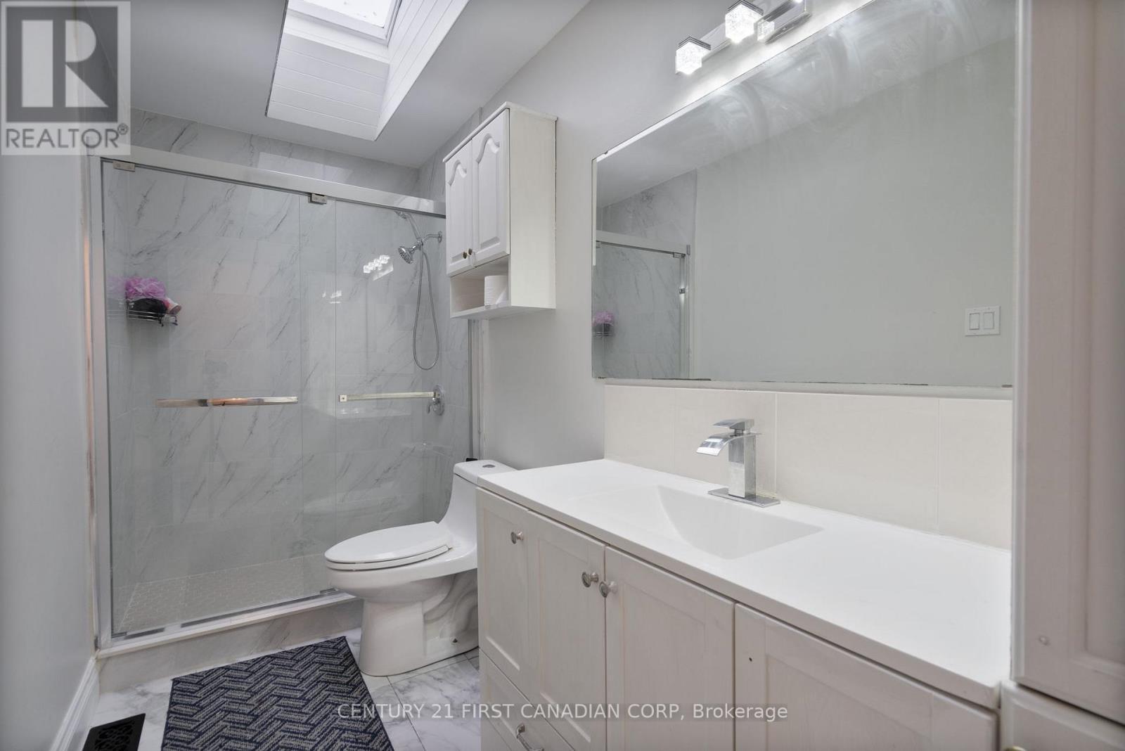 345 Banbury Crescent, London South (South T), ON - Indoor Photo Showing Bathroom