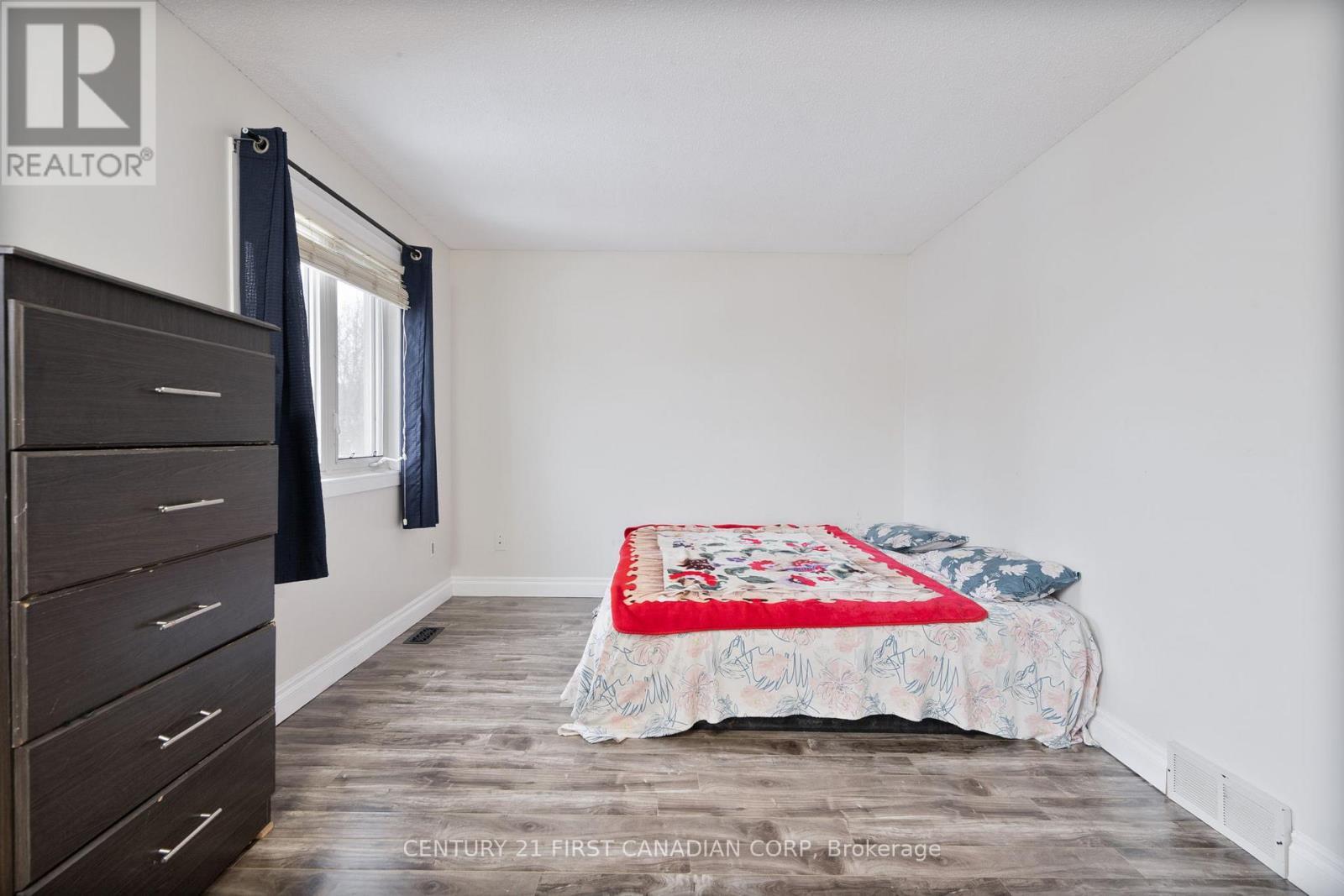 345 Banbury Crescent, London South (South T), ON - Indoor Photo Showing Bedroom