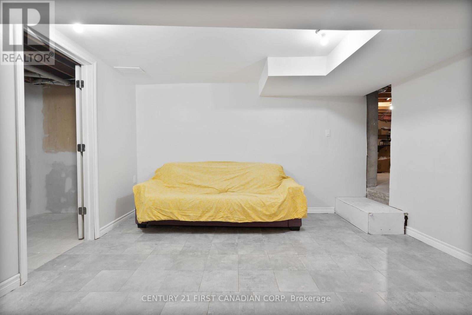 345 Banbury Crescent, London South (South T), ON - Indoor Photo Showing Other Room