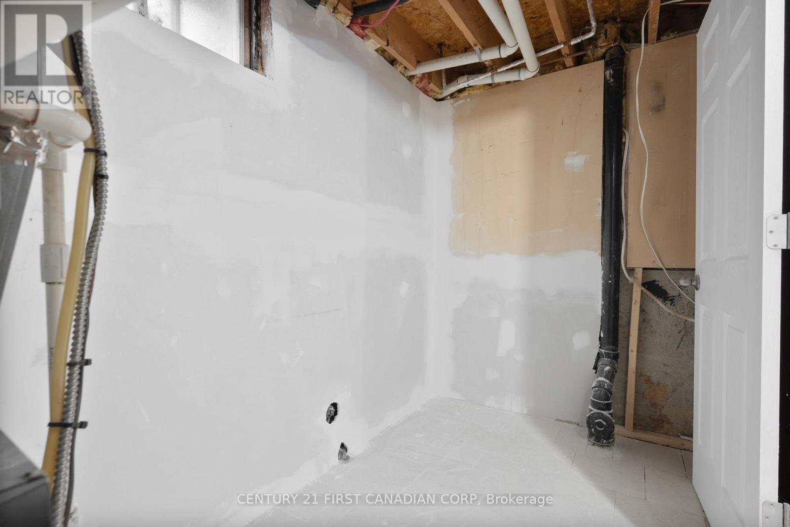 345 Banbury Crescent, London South (South T), ON - Indoor Photo Showing Basement