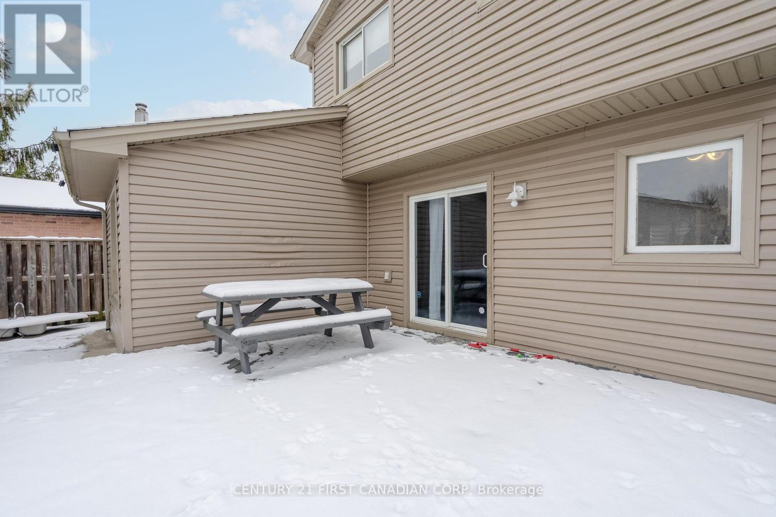 345 Banbury Crescent, London South (South T), ON - Outdoor With Deck Patio Veranda With Exterior