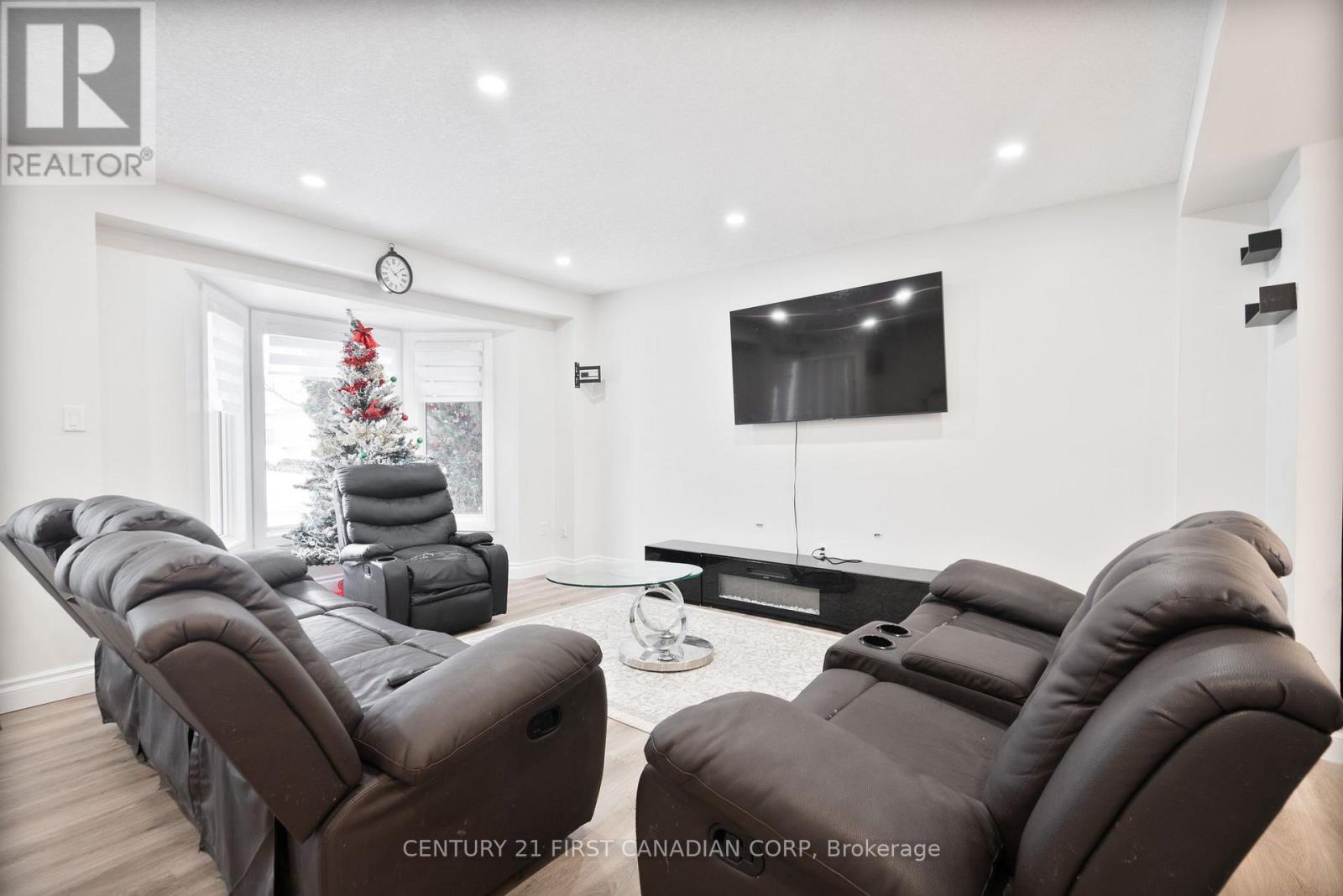 345 Banbury Crescent, London South (South T), ON - Indoor Photo Showing Living Room