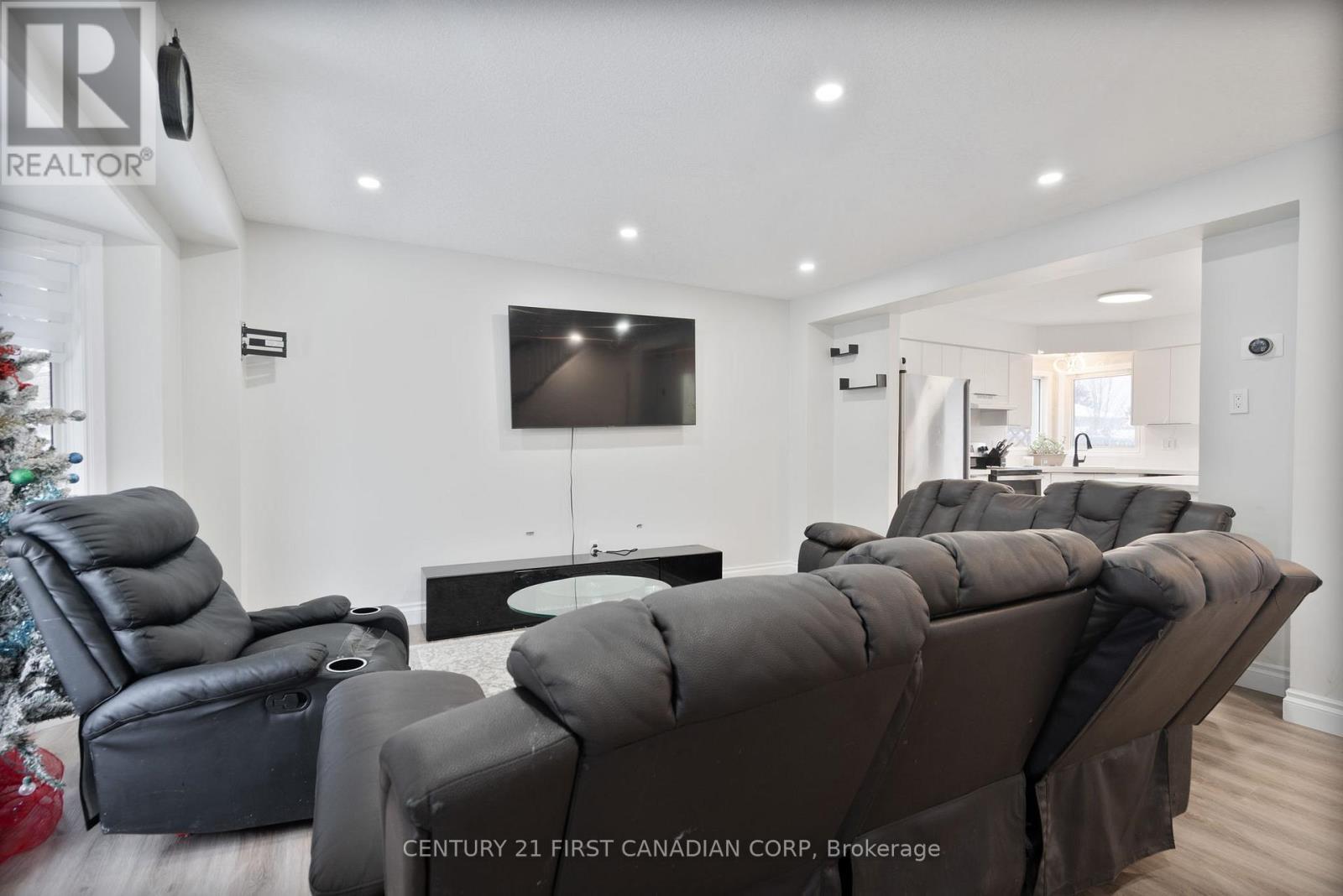 345 Banbury Crescent, London South (South T), ON - Indoor Photo Showing Living Room
