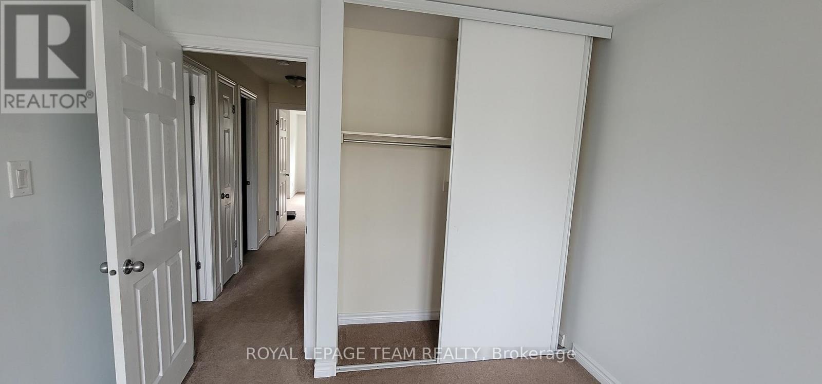 406 Galatina Way, Ottawa, ON - Indoor Photo Showing Other Room