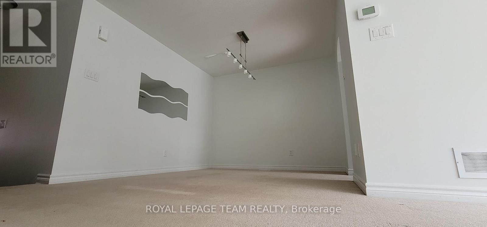 406 Galatina Way, Ottawa, ON - Indoor Photo Showing Other Room