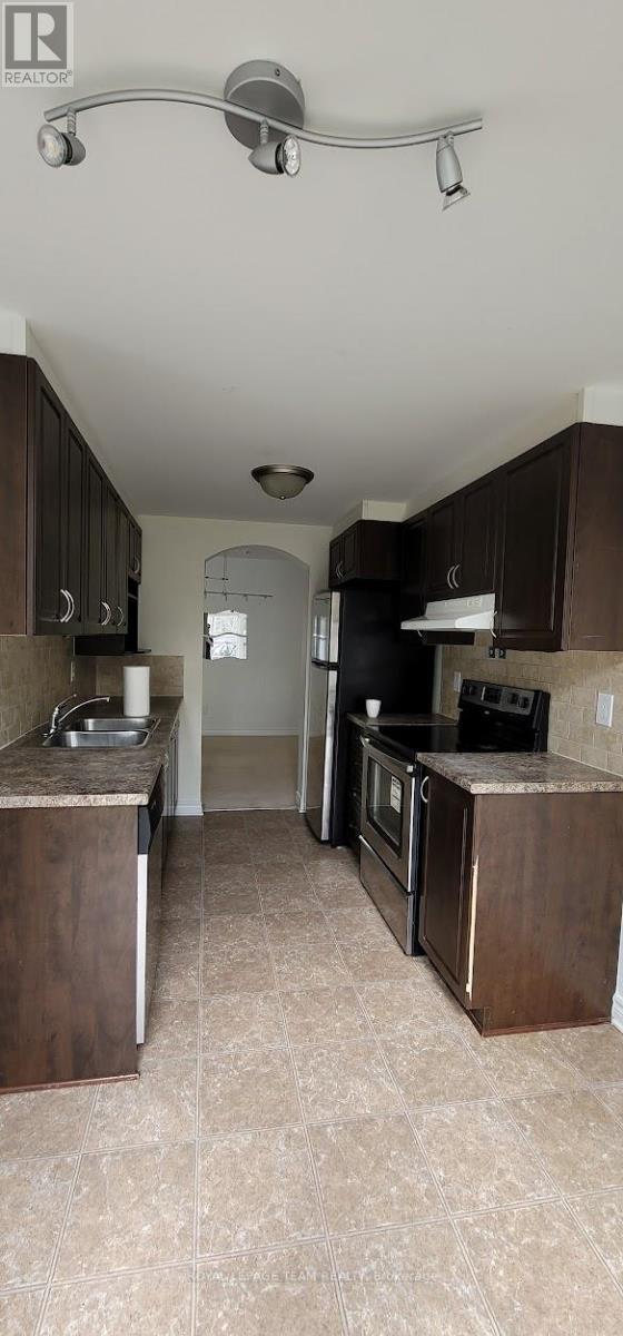 406 Galatina Way, Ottawa, ON - Indoor Photo Showing Kitchen With Double Sink