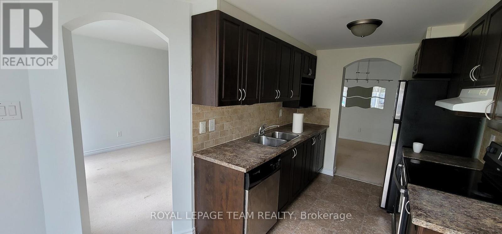 406 Galatina Way, Ottawa, ON - Indoor Photo Showing Kitchen With Double Sink