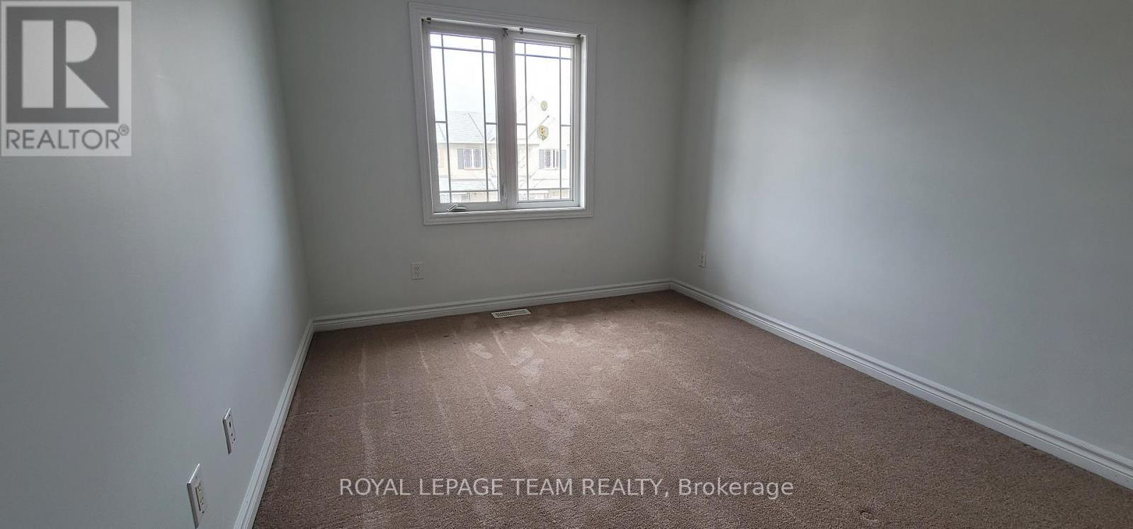 406 Galatina Way, Ottawa, ON - Indoor Photo Showing Other Room