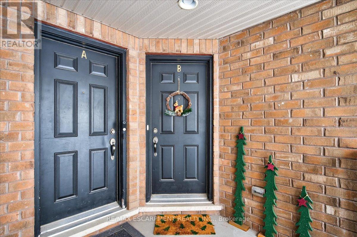 614B Woodlawn Road E, Guelph, ON - Outdoor With Exterior